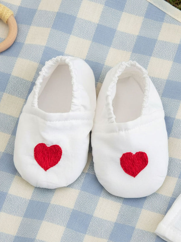 Embroidered White Baby Shoes - Heart
