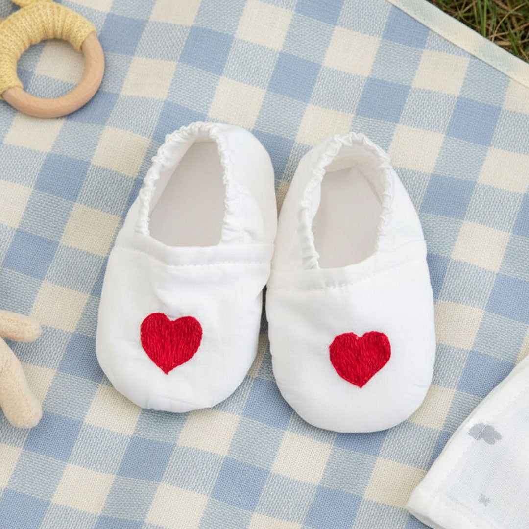 Embroidered White Baby Shoes - Heart
