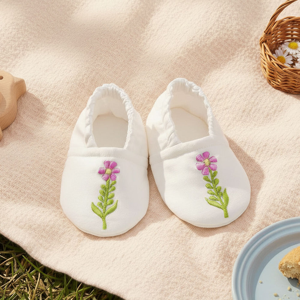 Embroidered White Baby Shoes - Rabbit