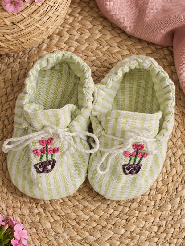 Baby Girl Embroidered Green and White Tie-Up Style Baby Booties – Pink Flower Pot