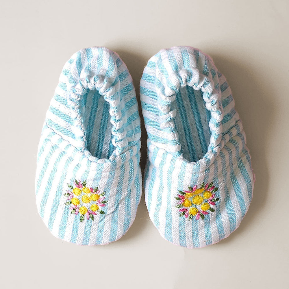 Baby Girl Embroidered Light Blue and White Shoes - Pink Flowers