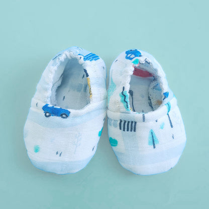 Muslin Printed White Baby Shoes - Tiny Town
