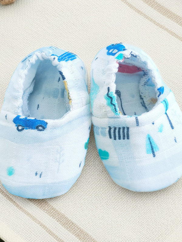 Muslin Printed White Baby Shoes - Tiny Town