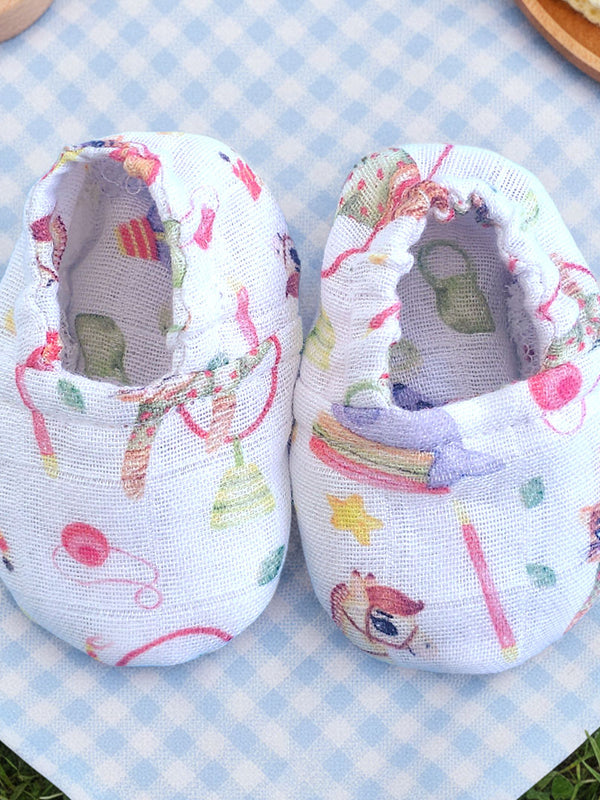 Muslin Printed White Baby Shoes - Circus Crew