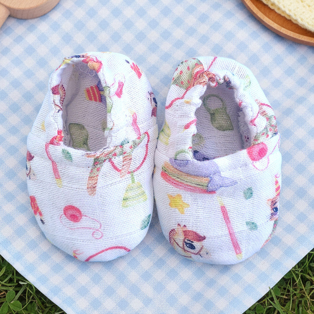 Muslin Printed White Baby Shoes - Circus Crew